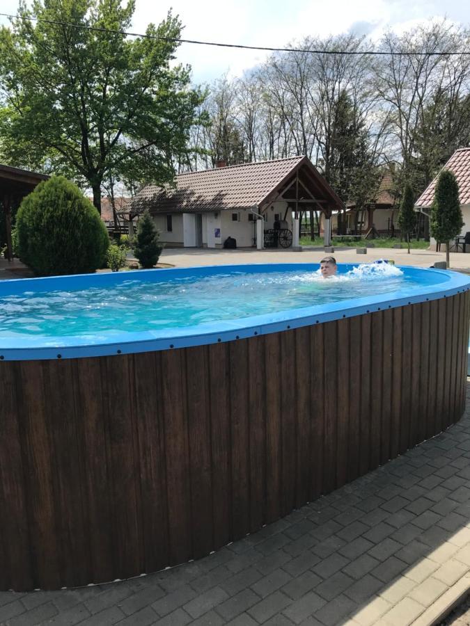 Toelgyfa Vendeghaz Hotell Kiskoros Exteriör bild