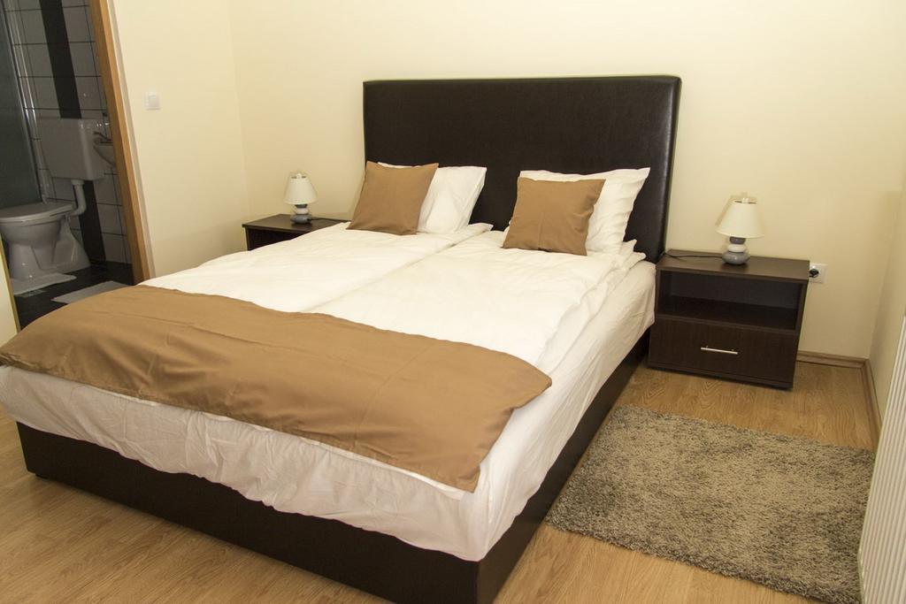 Toelgyfa Vendeghaz Hotell Kiskoros Exteriör bild
