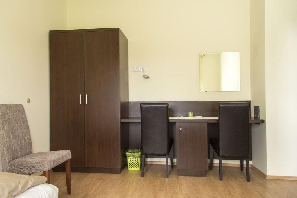 Toelgyfa Vendeghaz Hotell Kiskoros Exteriör bild