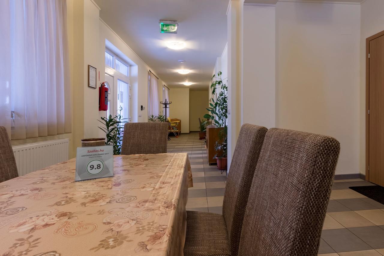 Toelgyfa Vendeghaz Hotell Kiskoros Exteriör bild
