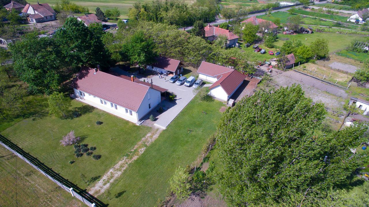 Toelgyfa Vendeghaz Hotell Kiskoros Exteriör bild