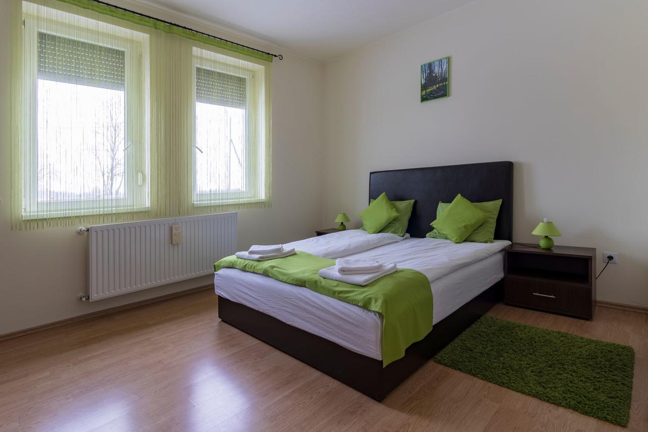 Toelgyfa Vendeghaz Hotell Kiskoros Exteriör bild