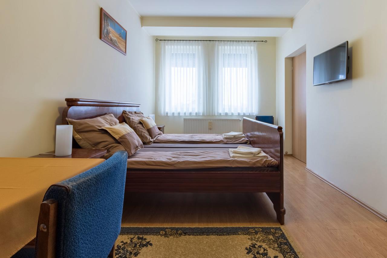 Toelgyfa Vendeghaz Hotell Kiskoros Exteriör bild