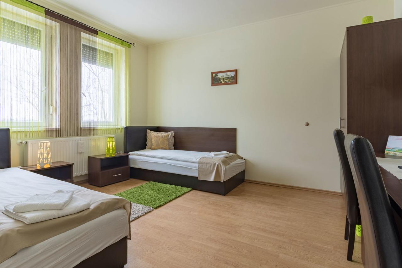 Toelgyfa Vendeghaz Hotell Kiskoros Exteriör bild